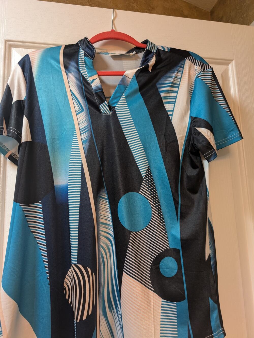 BaiShengGT Women's Abstract Geometric Print V-Neck Short Sleeve Tunic Top